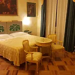 Rosetta Tapestry Collection By Hilton 5* Perugia