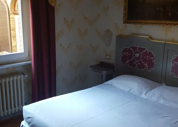 Rosetta Tapestry Collection By Hilton Hotel Perugia