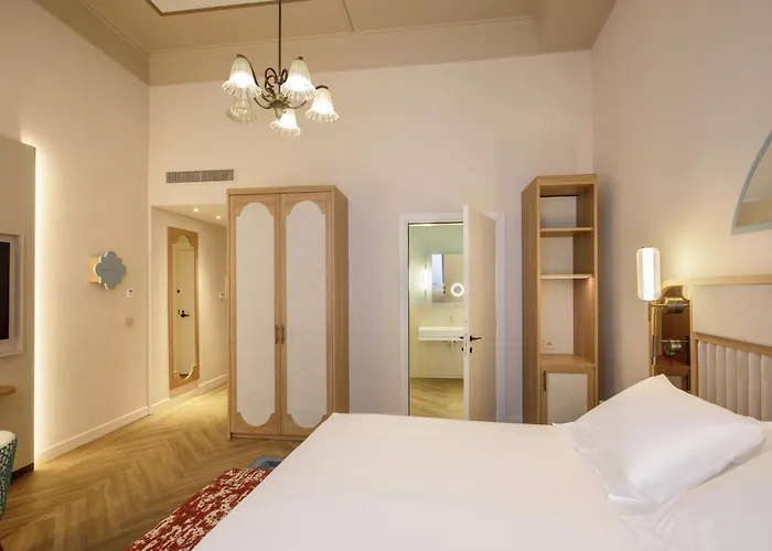 Rosetta Tapestry Collection By Hilton Hotel Perugia