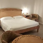 Rosetta Tapestry Collection By Hilton Hotel Perugia